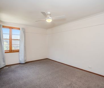 69 Stradbroke Street, Deakin ACT 2600 - House For Rent | Domain - Photo 2