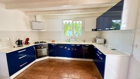 Location Maison 4 pièces 106m² LE FRANCOIS 97240 - Photo 4