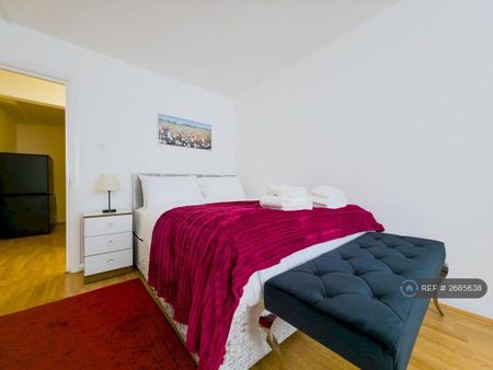 1 bedroom in a flat share to rent - Photo 5