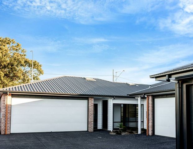 Stunning, Spacious Contemporary Unit - Photo 1