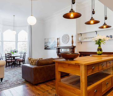 Stylish, spacious heritage apartment - Photo 1