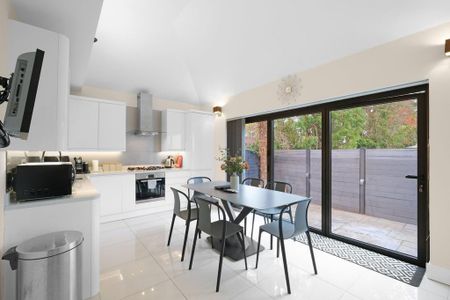4 bedroom apartment to rent - Photo 5