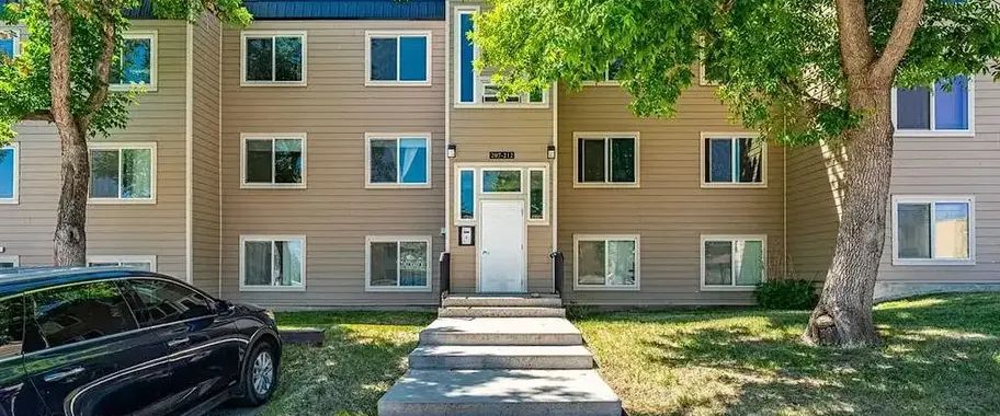 2 Bedrooms, 2 Bathrooms Condo Unit | 315 Heritage Drive Southeast, Calgary - Photo 1
