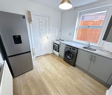 3 bedroom terraced house to rent - Photo 3