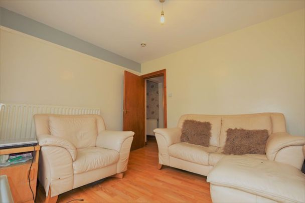 4 bedroom Flat in Otley Road, Leeds - Photo 1