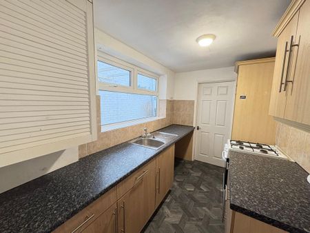 2 bedroom terraced house to rent - Photo 3