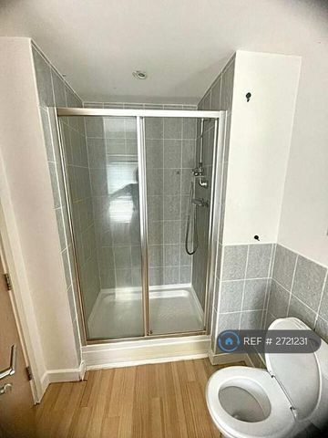 1 bedroom in a house share to rent - Photo 4