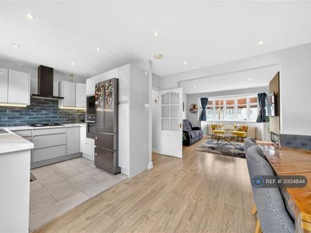 3 bedroom terraced house to rent - Photo 2
