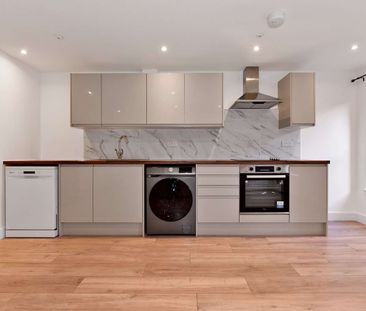 A modern first floor one bedroom apartment located in the heart of High Wycombe - Photo 1