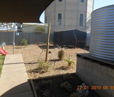 Lovely Three Bedroom Home - Photo 4