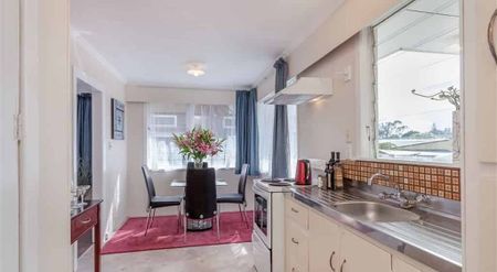 The interior is light and bright with easy care living. - Photo 5