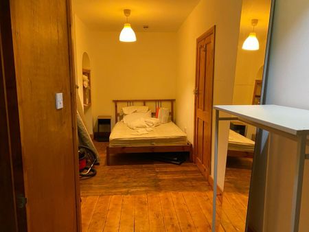 3 bedroom flat to rent - Photo 2