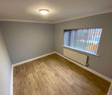 3 bedroom end of terrace house to rent - Photo 2