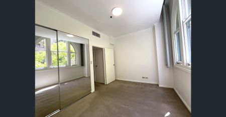 Character-filled, Spacious One Bedroom Apartment - Photo 4