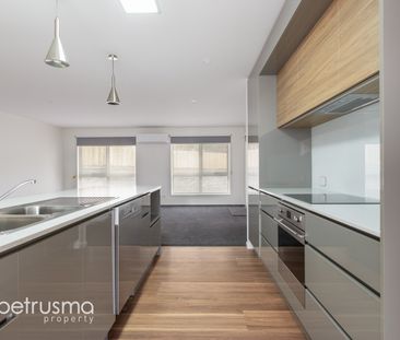 2 / 10 Camrise Drive - Photo 1