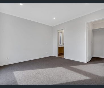 Modern Living in the Heart of Mickleham! - Photo 3