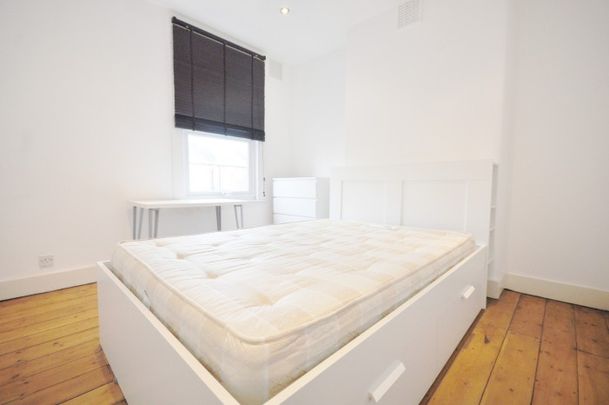 Two Bedroom House to rent in London - Photo 1