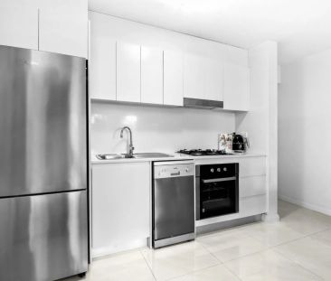 Modern Top Floor Apartment - Entrance via Shackel Avenue - Photo 3