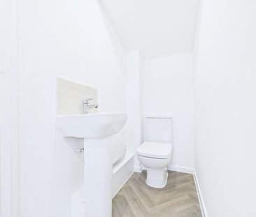 2 bedroom semi-detached house to rent - Photo 6