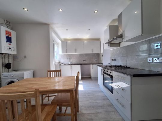 Limbury Road, Luton LU3, London - Photo 1