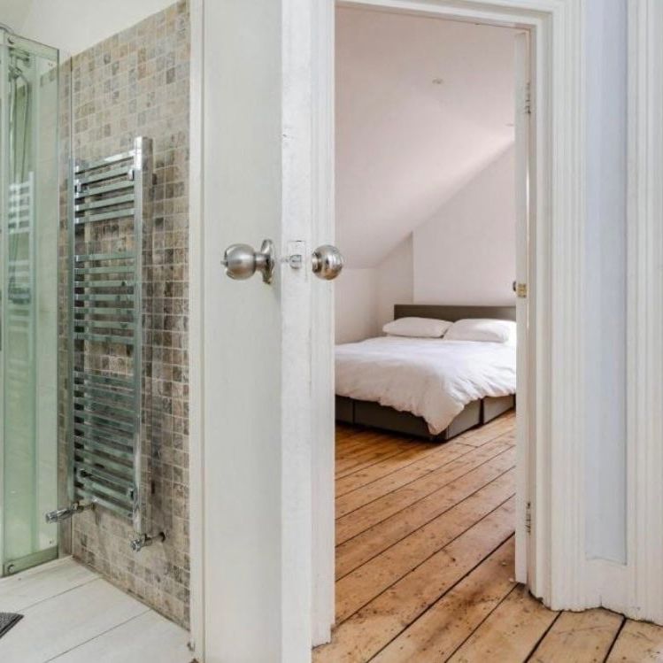 5 Bed Semi-Detached House, Norwich Road Newham London, E7 - Photo 1