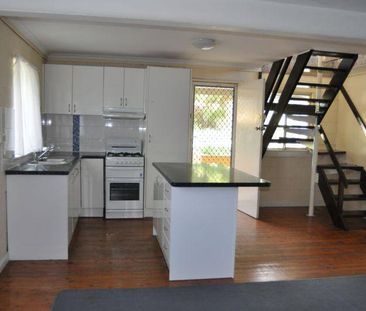 LARGE 5 BEDROOM HOME - Photo 6