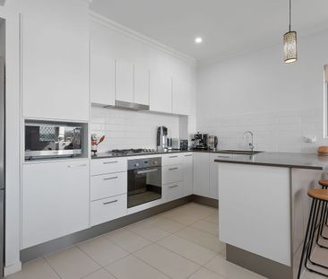 Secure Apartment in popular Kedron! - Photo 4
