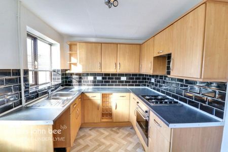 2 bedroom semi-detached house to rent - Photo 4