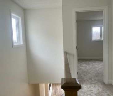 404 Buckthorn Dr, Kingston, ON K7P 0V6 - Photo 3