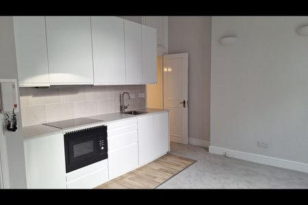 Studio Flat, Challoner Street, W14 - Photo 2