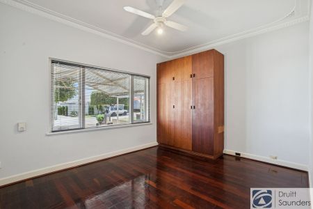 AIR CON, FLOORBOARDS, SPACE FOR A BOAT - Photo 5