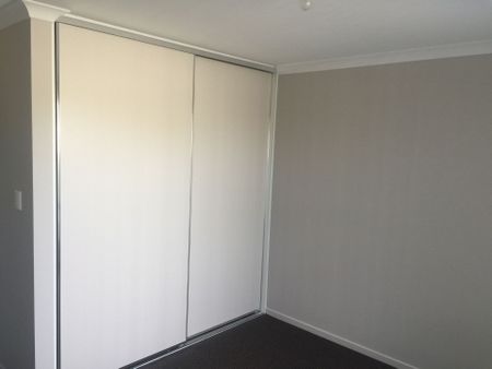 Modern Home with Shed &excl; - Photo 2