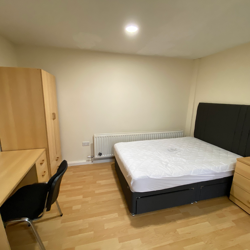 Flat 1, Westmount, LS2 9NZ, Leeds - Photo 1
