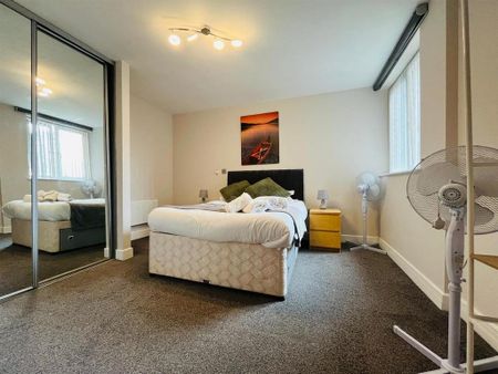 3 bedroom apartment to rent - Photo 5