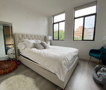 SPACIOUS - SUNLID - SUPERB LOCATION - DOUBLE GARAGES - Photo 5