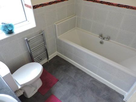 1 bedroom in a house share to rent - Photo 3