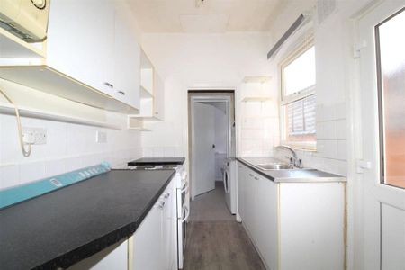 3 bedroom terraced house to rent - Photo 5