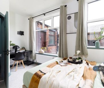 1 bedroom in a house share to rent - Photo 2