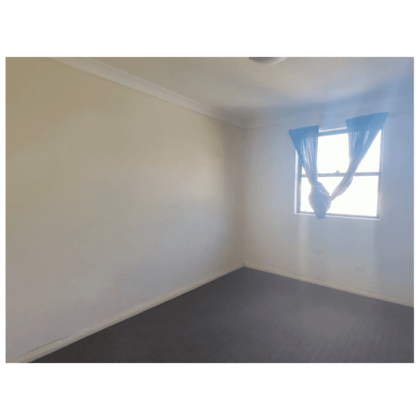 Large 2 bedroom 2 storey apartment - Photo 1