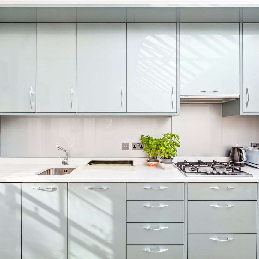Macaulay Road, London, SW4 0RE - Photo 1