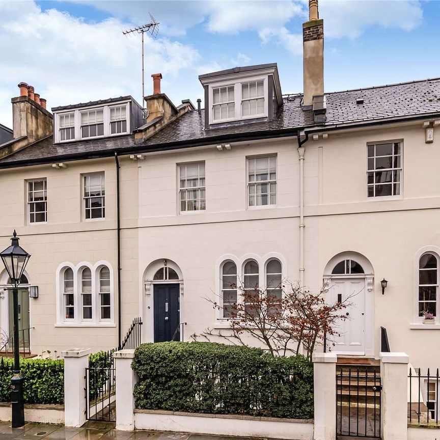 A lovely family house with a pretty South facing garden. - Photo 2