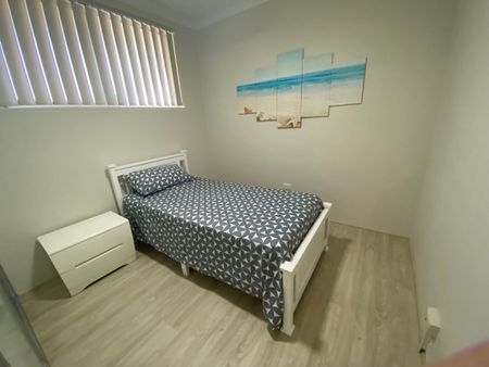 Furnished 3 bedroom unit with beautiful water views - Photo 3