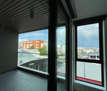 Luxurious 2-Bedroom Apartment, Eden Terrace - Photo 2