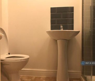 1 bedroom in a house share to rent - Photo 6