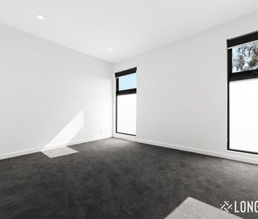 Luxury Lifestyle in the McKinnon Secondary College Zone (STSA) - Photo 4