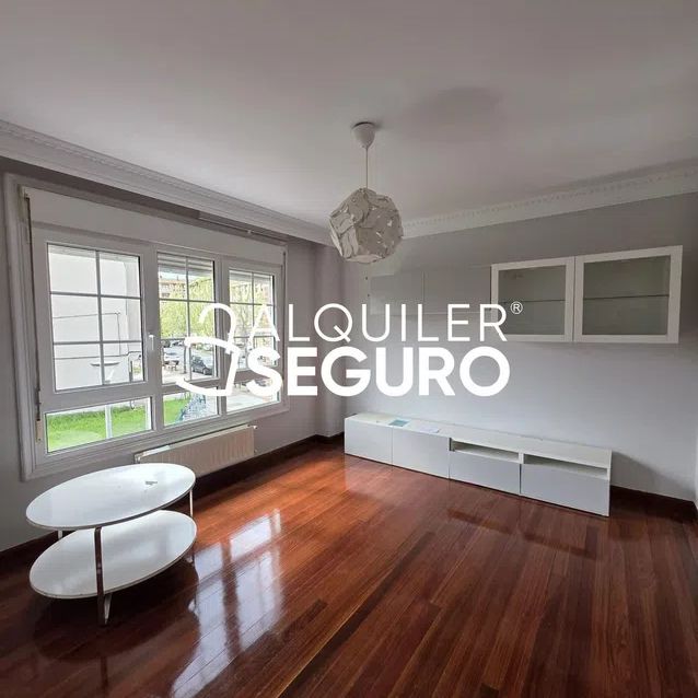 Alquiler de piso en Calle Txorisolo - Photo 1