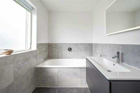 Broom Park, Teddington, TW11 - Photo 5