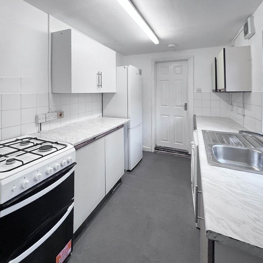 First Floor Middle Bedroom (Double), 4 Leopold Street, Oxford OX4 1PS - Photo 1