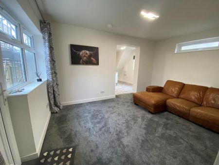 2 Bedroom Ground Floor Apartment To Rent - Photo 2