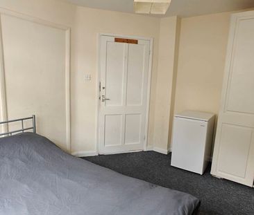 Room in a Shared House, Methwold Road, W10 - Photo 1